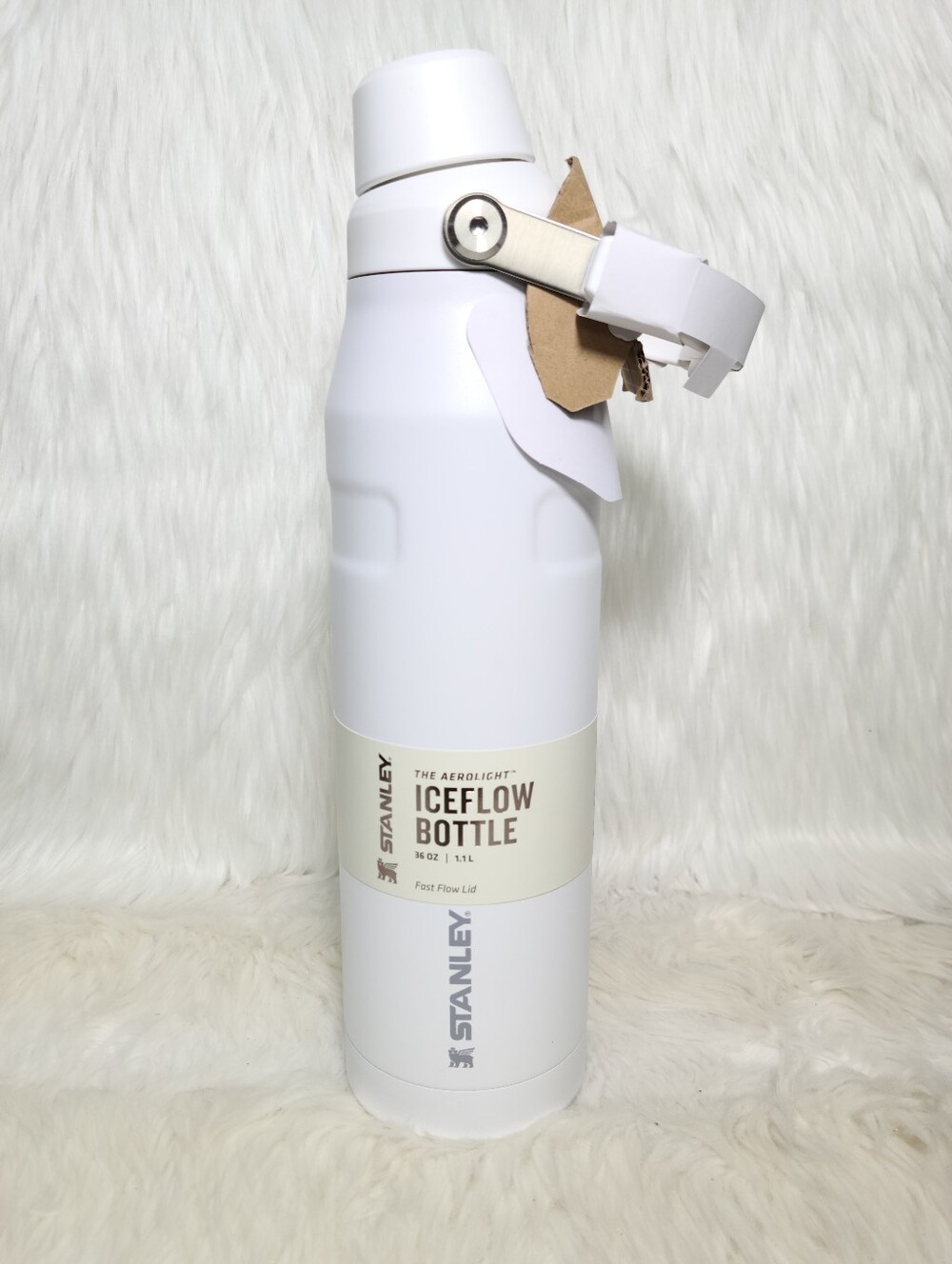 Stanley IceFlow Bottle Fast Flow Lid Aerolight White Size 36 Oz / 1.1 L NEW